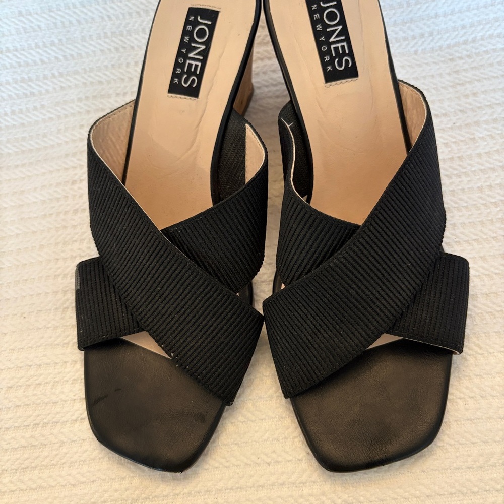Jones New York Black Heels Elegant Design